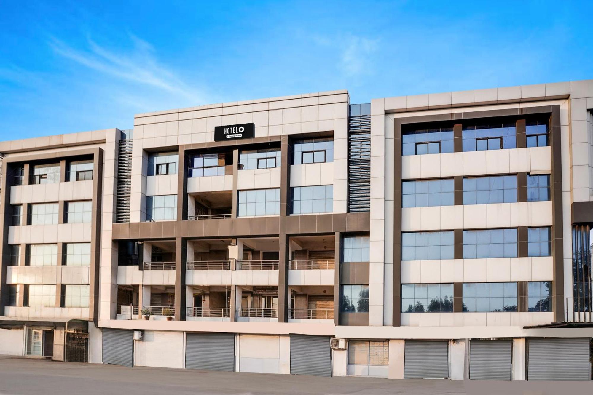 Hotel O Vanya Palace Ahmedabad Bagian luar foto