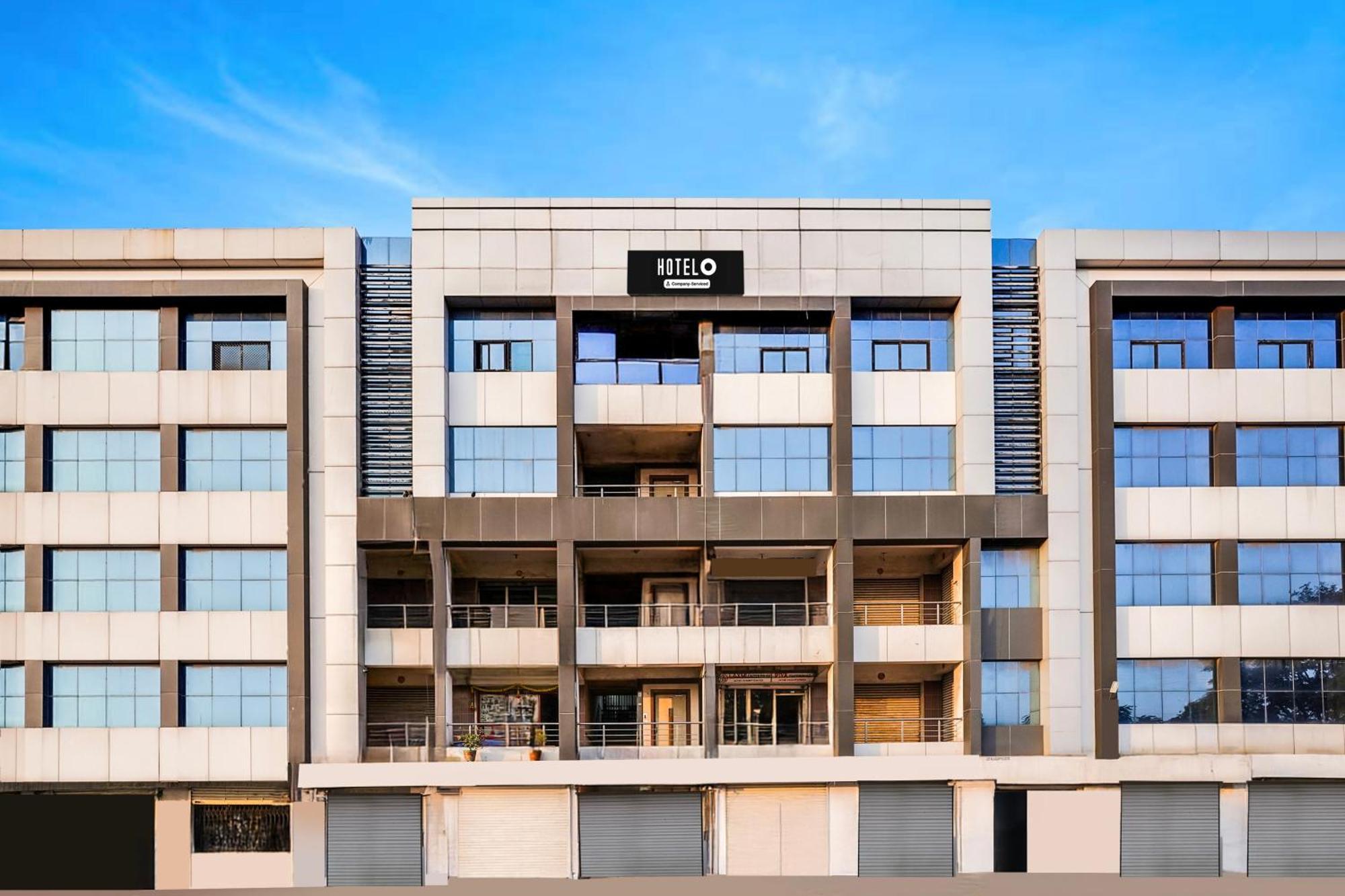 Hotel O Vanya Palace Ahmedabad Bagian luar foto